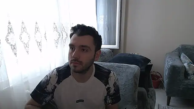 handsomeee04 online show from May 14, 2026, 12:01 pm