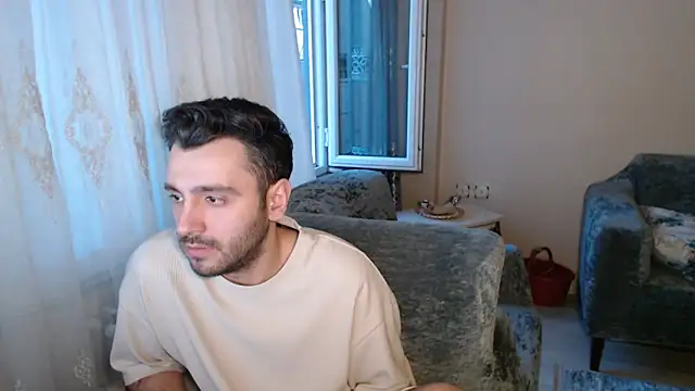 handsomeee04 online show from May 16, 2026, 12:07 am