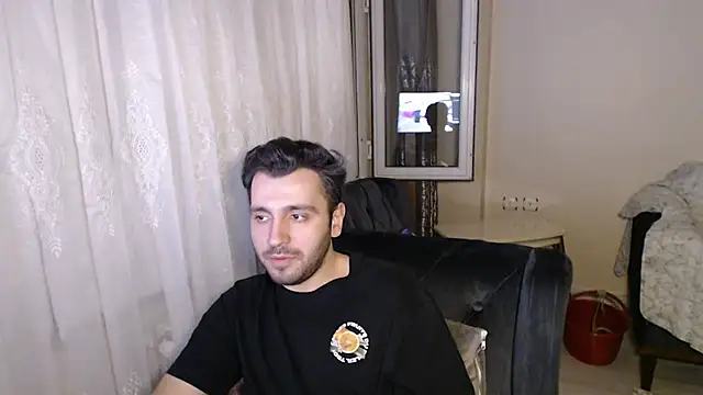 handsomeee04 online show from May 26, 2026, 11:34 pm