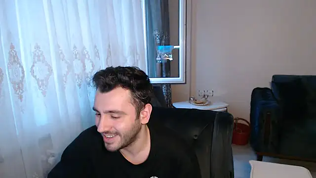 handsomeee04 online show from May 27, 2026, 5:32 pm