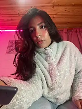 lauuraww online show from September 30, 2025, 2:11 pm