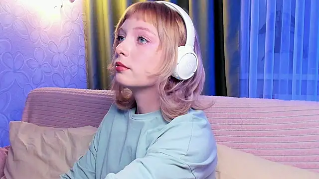 Snapshot of forget_me_not_eve chatting on October 21, 2025, 11:33 am forget me not eve online show from October 21, 2025, 11:33 am