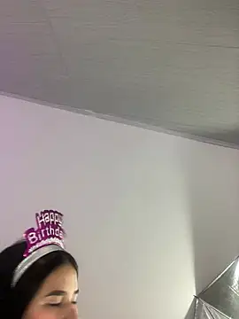 Snapshot of mia18_queen chatting on December 21, 2024, 2:41 am mia18 queen online show from December 21, 2024, 2:41 am