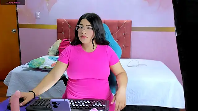 Snapshot of mia18_queen chatting on December 31, 2024, 2:19 am mia18 queen online show from December 31, 2024, 2:19 am