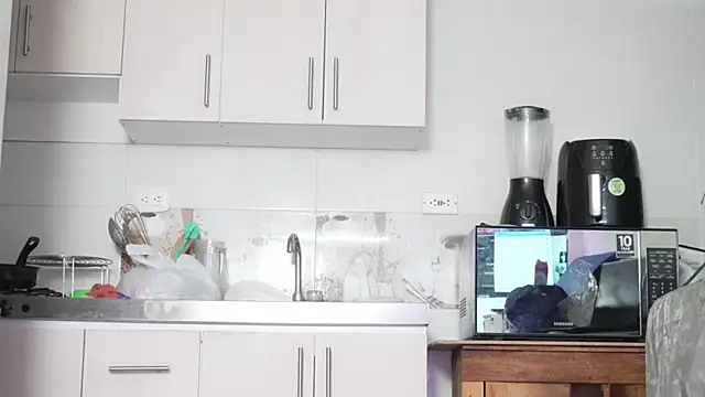 Snapshot of Mara-Bella chatting on January 7, 2026, 8:22 pm Mara-Bella online show from January 7, 2026, 8:22 pm