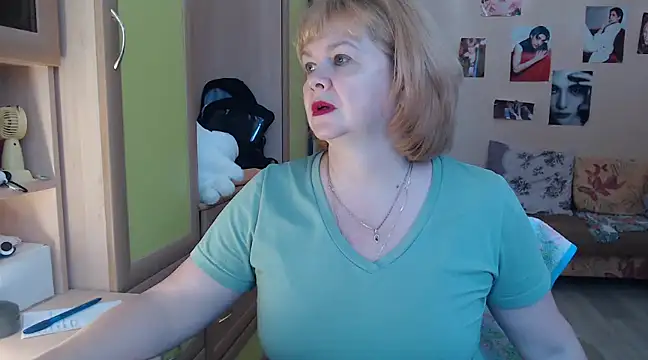 Snapshot of vixey_fox chatting on January 25, 2025, 12:05 pm vixey fox online show from January 25, 2025, 12:05 pm