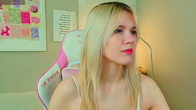 NellieLoyns online show from December 2, 2025, 5:19 pm