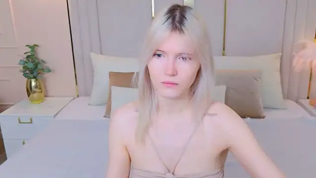 NellieLoyns online show from December 4, 2025, 5:21 pm