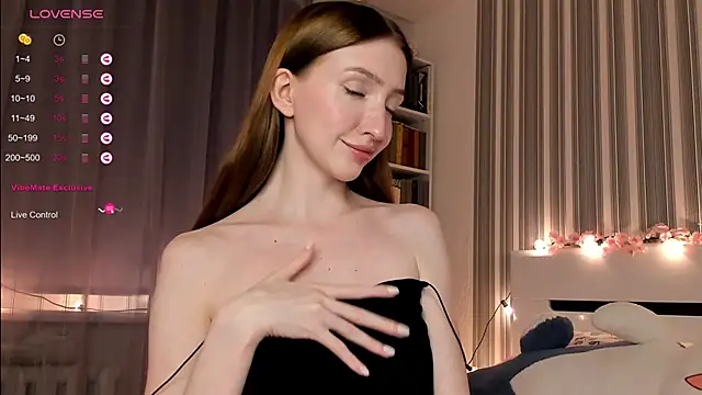 Awwwrora online show from January 3, 2025, 1:47 pm