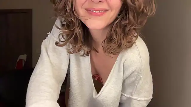 leahsparkles online show from May 4, 2026, 3:13 am