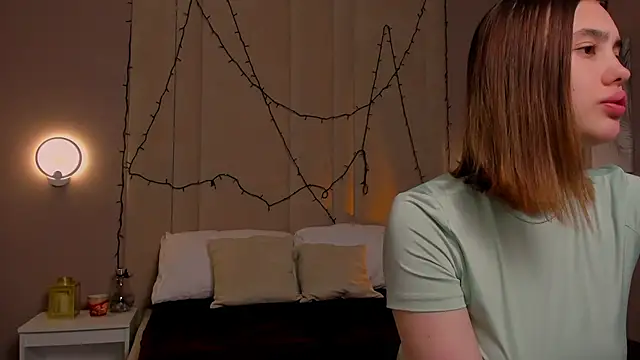 Snapshot of AngelicaKleee chatting on October 5, 2025, 1:26 am AngelicaKleee online show from October 5, 2025, 1:26 am