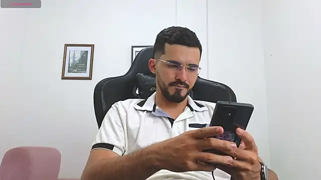 Massimoo 07 online show from November 10, 2025, 9:47 pm