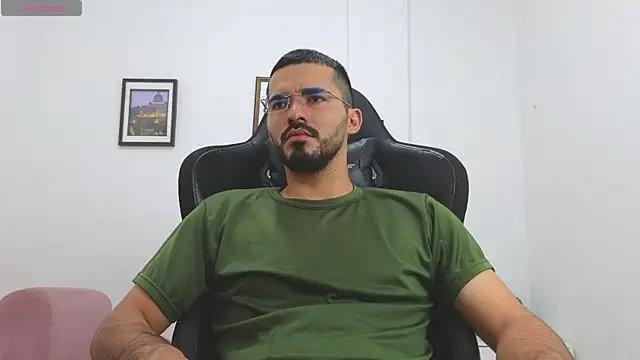 Massimoo 07 online show from December 17, 2025, 6:25 pm