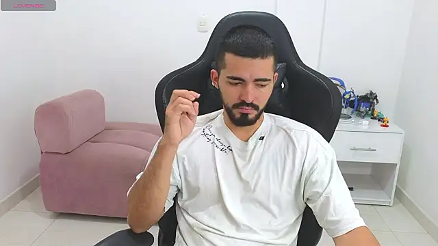 Massimoo 07 online show from February 6, 2026, 5:38 pm