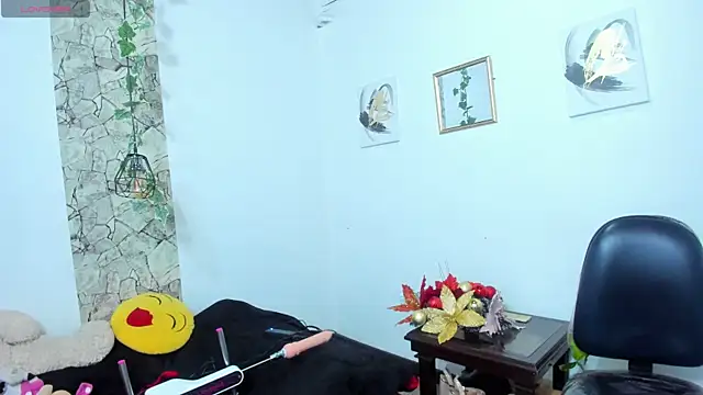 evelin cloy golden online show from December 31, 2024, 5:18 pm