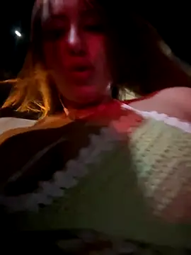 AndreaMood online show from December 1, 2025, 11:59 am