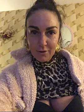 BELLAMORGANE1 online show from November 29, 2025, 4:21 pm