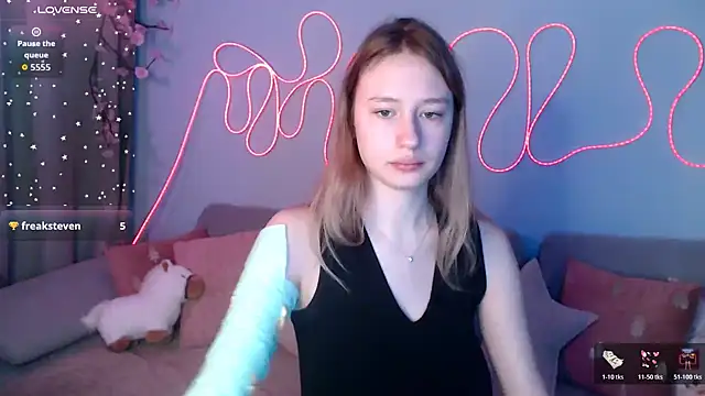 Haley Vixen online show from December 22, 2025, 9:06 am