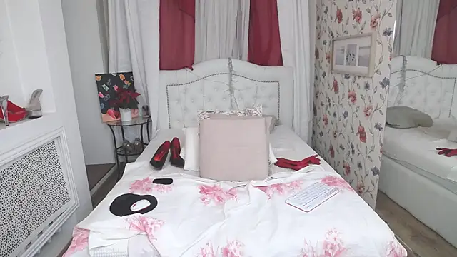 Snapshot of SilviaHart chatting on December 1, 2025, 9:03 am SilviaHart online show from December 1, 2025, 9:03 am