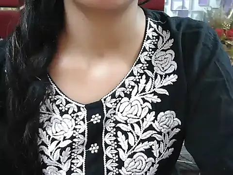 Snapshot of Somiya87 chatting on October 29, 2025, 6:31 pm Somiya87 online show from October 29, 2025, 6:31 pm