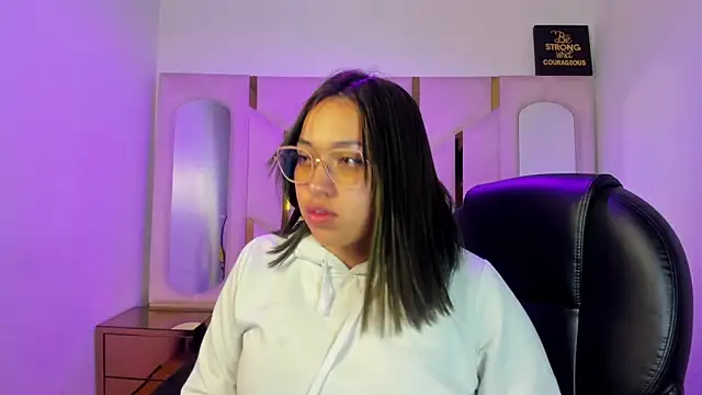 IsabellRodriguez18 online show from April 10, 2026, 3:45 am
