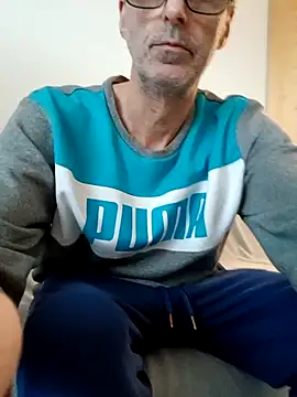 Snapshot of mas317592 chatting on January 6, 2025, 9:41 am mas317592 online show from January 6, 2025, 9:41 am