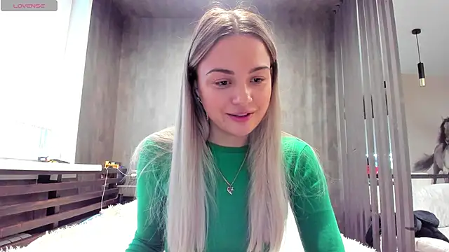 Mia   murrr online show from December 4, 2025, 3:16 am