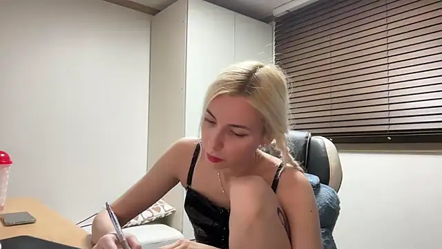 yunasuka online show from December 28, 2024, 4:09 pm