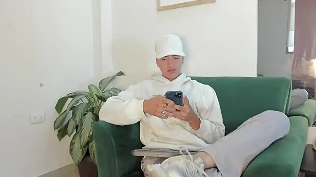 two milkyway online show from November 13, 2025, 12:48 pm