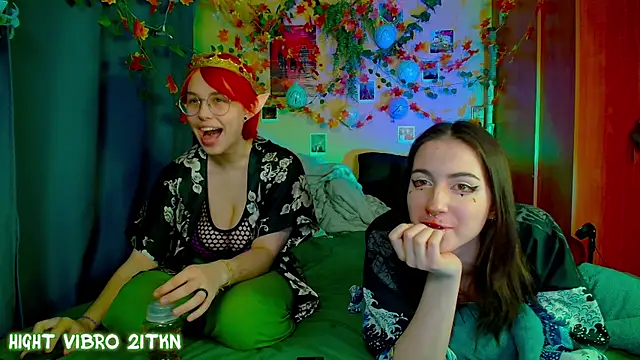 Snapshot of TrickyKitsune chatting on November 13, 2025, 3:33 pm TrickyKitsune online show from November 13, 2025, 3:33 pm