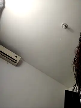 Mia WAll online show from January 22, 2025, 1:21 pm