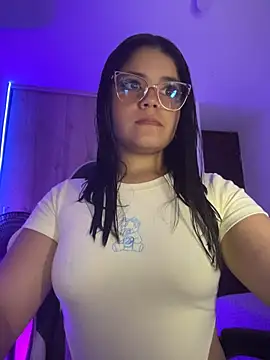 Snapshot of pretty_angela1 chatting on June 10, 2026, 6:23 am pretty angela1 online show from June 10, 2026, 6:23 am