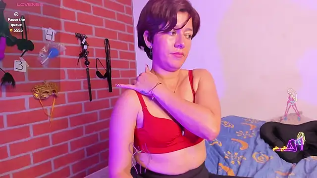 Laura hellss online show from January 10, 2025, 1:21 am
