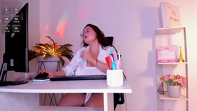 LunaPleasure online show from April 9, 2026, 5:51 am