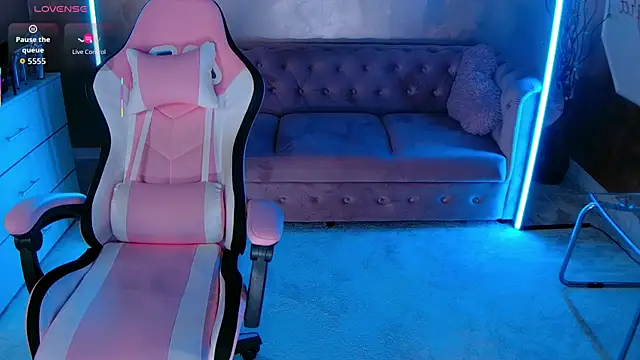 evanew  online show from November 6, 2025, 5:25 pm