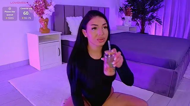 Snapshot of evanew_ chatting on February 11, 2026, 6:13 pm evanew online show from February 11, 2026, 6:13 pm