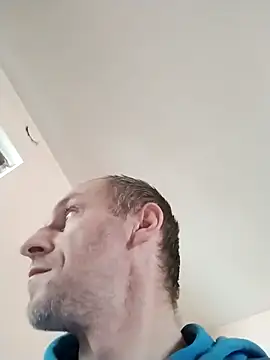 Snapshot of krecik1988 chatting on February 17, 2026, 9:28 am krecik1988 online show from February 17, 2026, 9:28 am