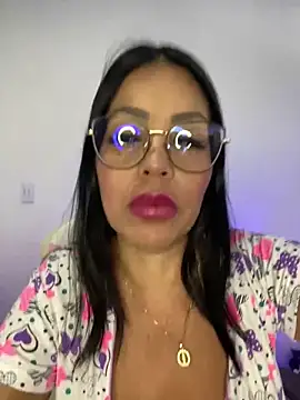 Snapshot of KarolRubi1 chatting on January 6, 2025, 6:25 am KarolRubi1 online show from January 6, 2025, 6:25 am