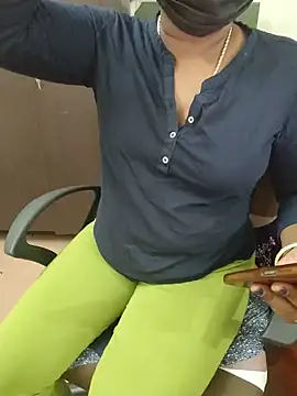 Snapshot of Tamil_roja69 chatting on May 20, 2026, 11:05 am Tamil roja69 online show from May 20, 2026, 11:05 am