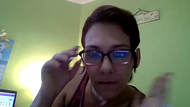 Snapshot of TheOneNOnlyHalfPint chatting on February 8, 2025, 8:42 pm TheOneNOnlyHalfPint online show from February 8, 2025, 8:42 pm