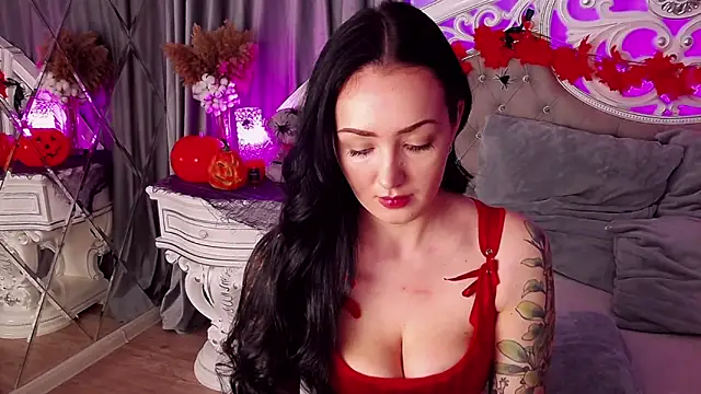 KimKhallifa online show from October 29, 2025, 4:59 am