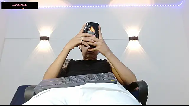 Br4ndxpimm online show from October 26, 2025, 6:58 pm