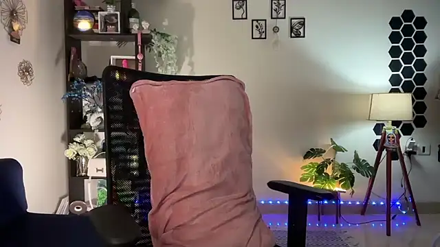 roseofvenom online show from December 1, 2025, 6:02 pm