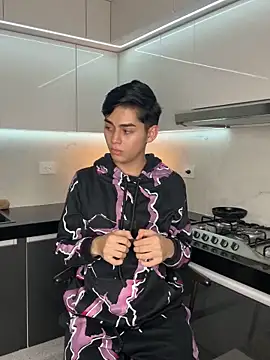 Snapshot of Maxi_little chatting on September 12, 2025, 12:22 am Maxi little online show from September 12, 2025, 12:22 am