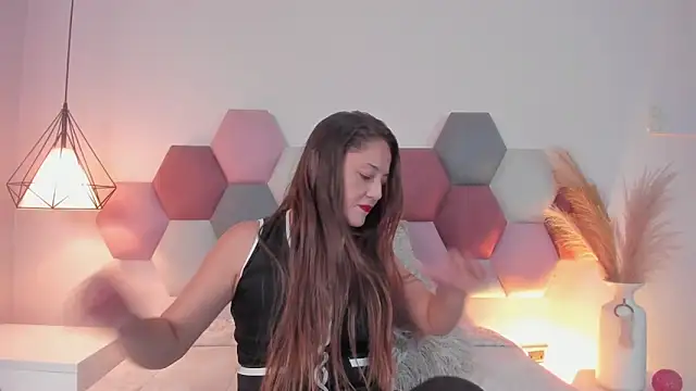 EloiseQuinn online show from November 4, 2025, 6:18 pm