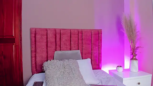 EloiseQuinn online show from November 5, 2025, 2:06 pm