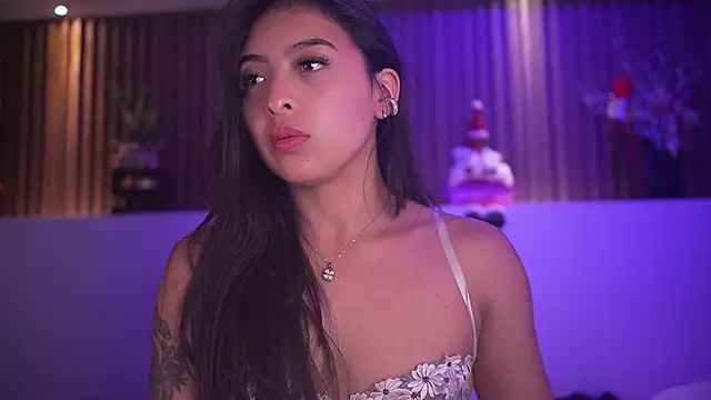 Snapshot of Camila_dupont chatting on December 4, 2025, 4:00 am Camila dupont online show from December 4, 2025, 4:00 am