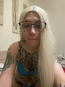 Snapshot of Bunny-xiel chatting on February 3, 2025, 10:43 pm Bunny-xiel online show from February 3, 2025, 10:43 pm