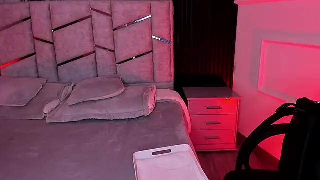 Snapshot of daniiphoeniixx chatting on December 2, 2025, 7:53 pm daniiphoeniixx online show from December 2, 2025, 7:53 pm