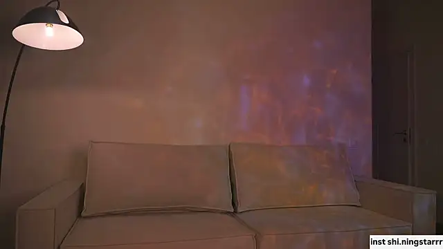 alittlestarrr online show from February 4, 2025, 9:52 pm